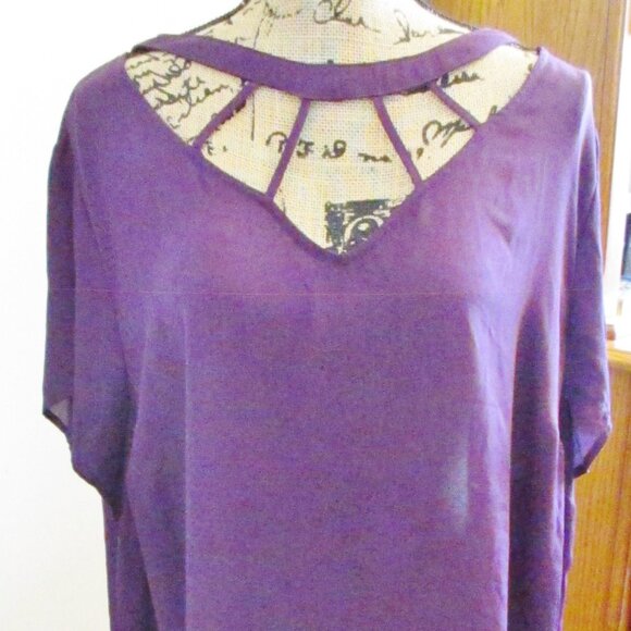 Torrid Georgette Cage Detail Top, Short Sleeve, Purple, Semi Sheer Flowy Size 3X - Picture 2 of 10